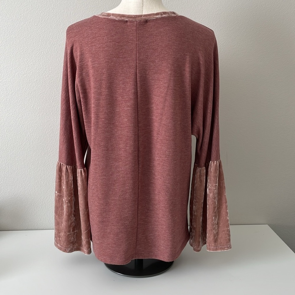Hummingbird dark rose French terry knit top with velvet sz M - Picture 2 of 5